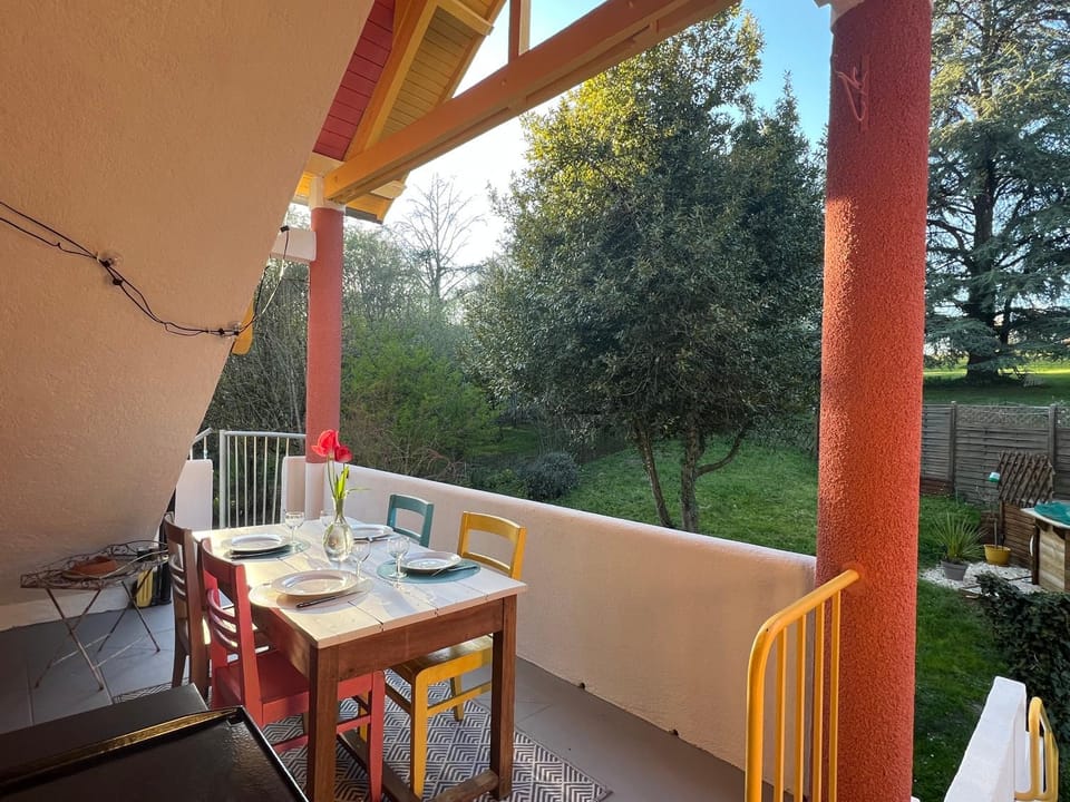 Patio, Garden, Dining area