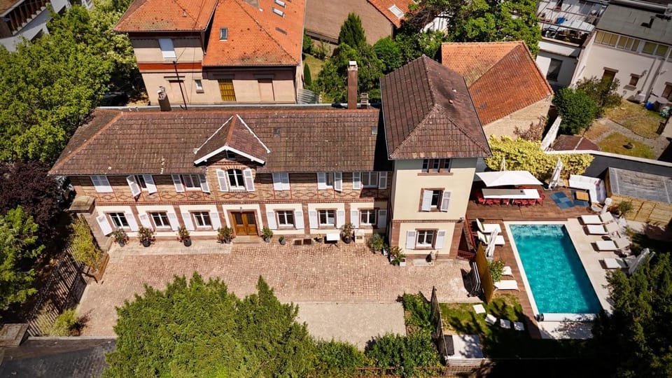 Villa Avril Gîte Privé Luxe 15 pers- deux piscines intérieure, extérieure-sauna -proche Europapark Villa in Sélestat