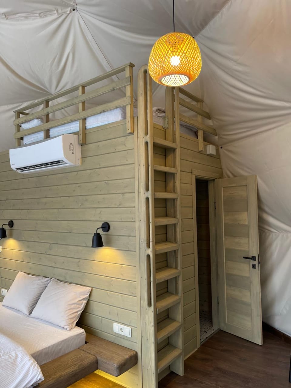 Spring, Bed, Photo of the whole room, Bedroom, bunk bed, locker, air conditioner