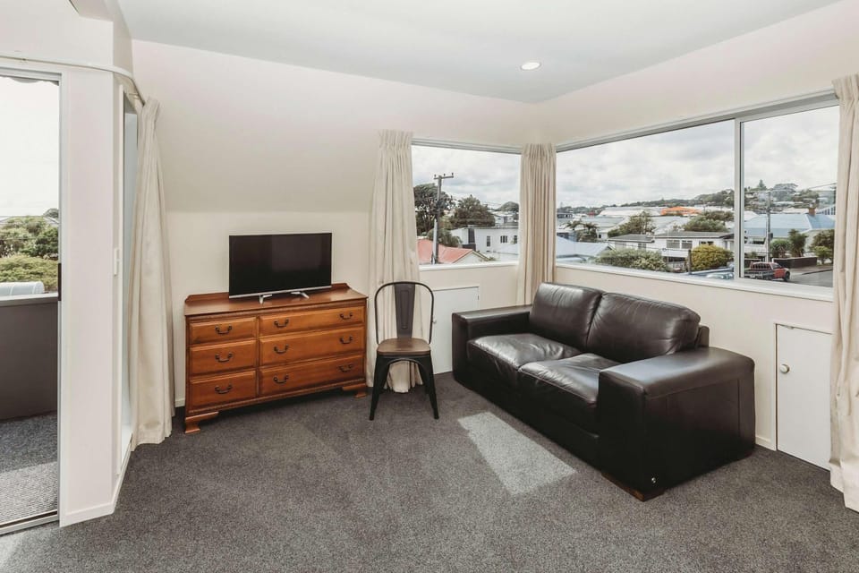 Blue Haven On Belt - seconds to coastal walkway House in New Plymouth