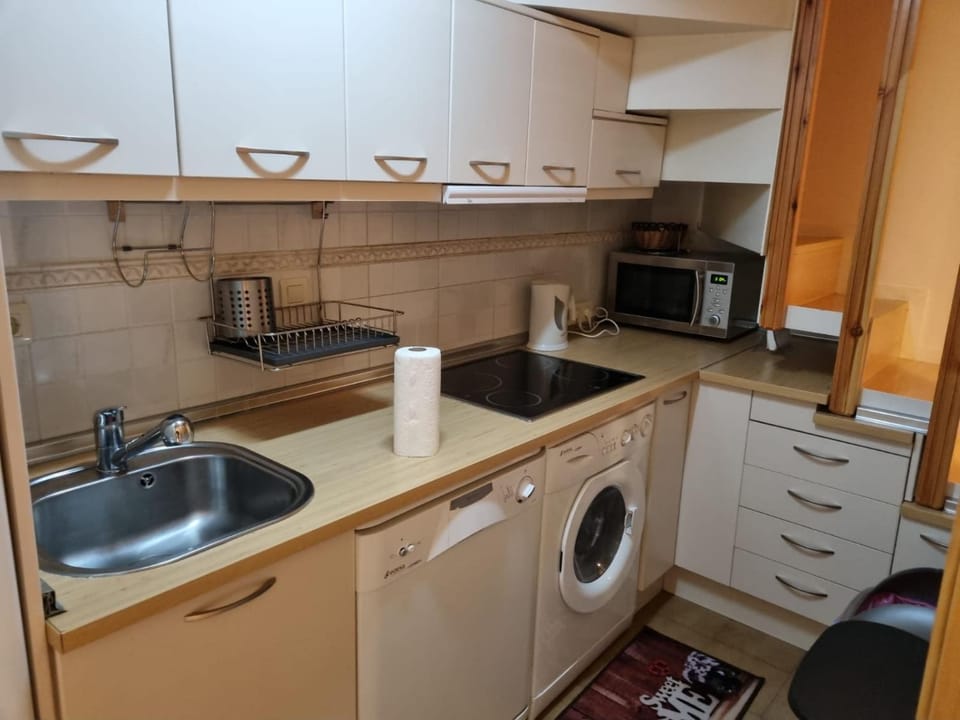 Kitchen or kitchenette, dishwasher, washing machine