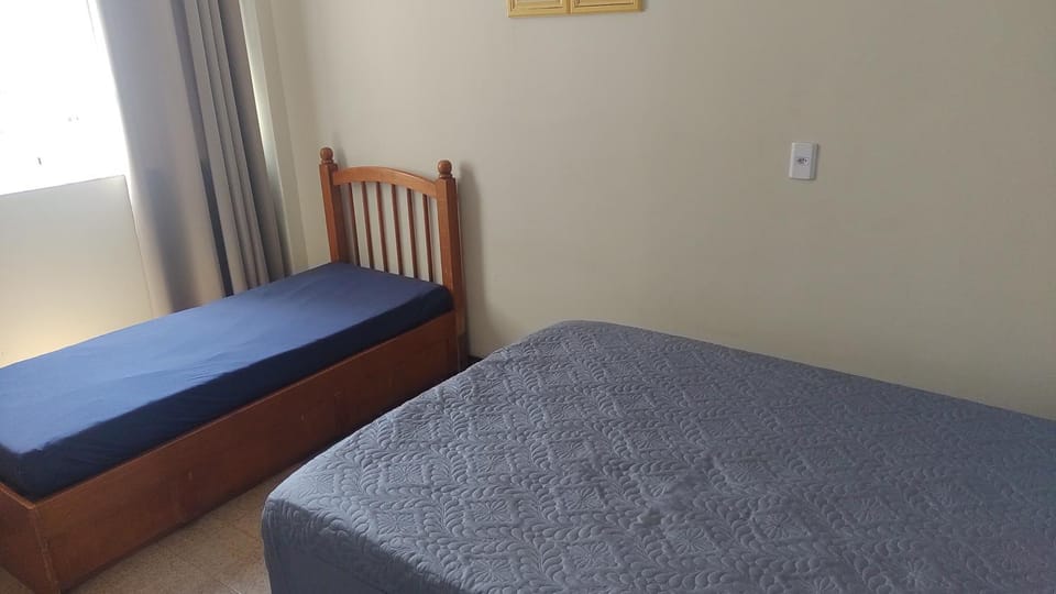 Apartamento com 03 quartos, vista para o mar, com suíte, 2 elevadores e garagem Apartment in Guarapari
