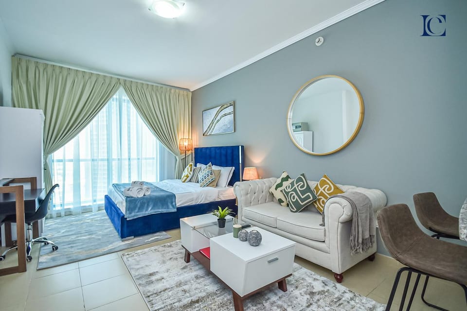 Bed, Photo of the whole room, Seating area, Bedroom