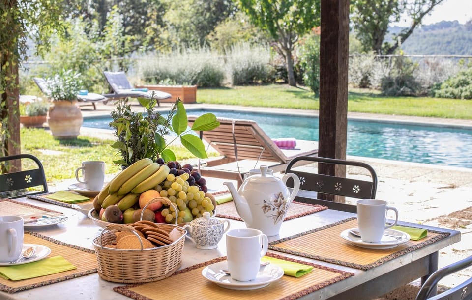 Restaurant/places to eat, Seating area, Swimming pool, furniture