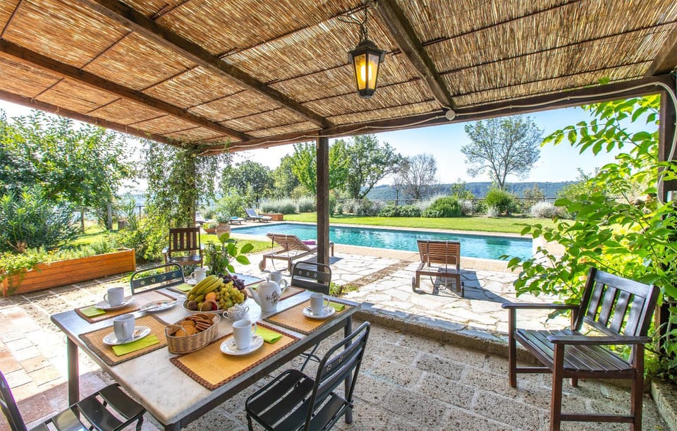 Restaurant/places to eat, Seating area, Swimming pool, furniture