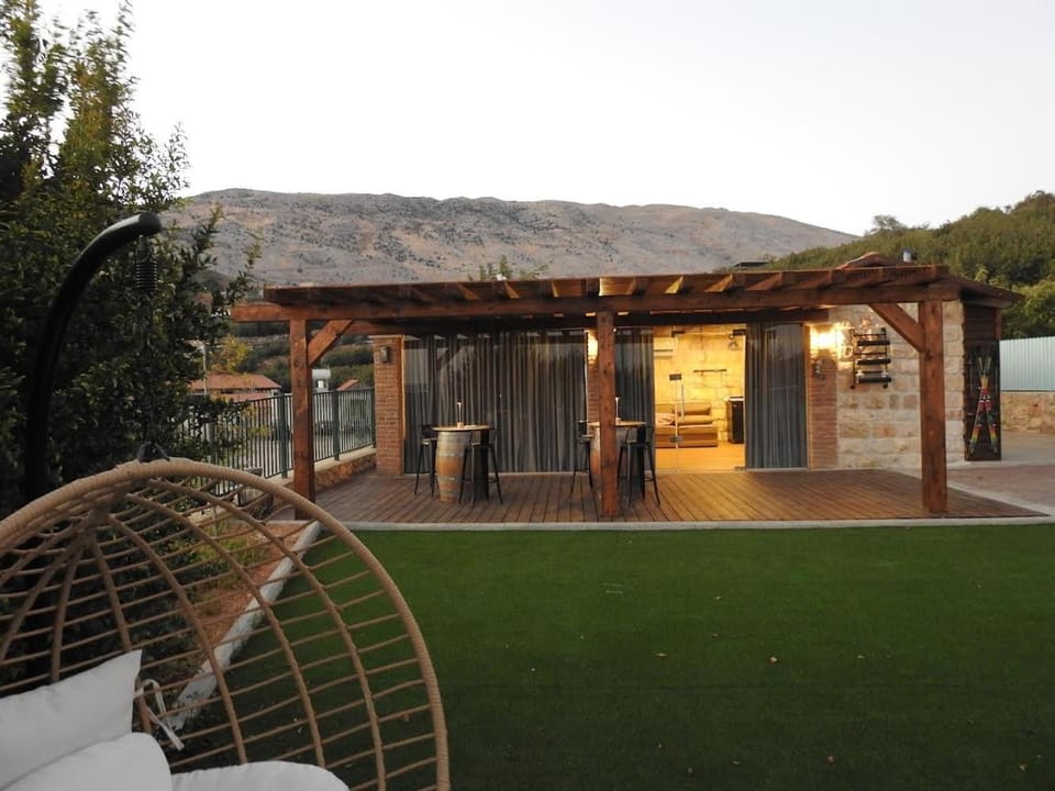 Patio, Mountain view