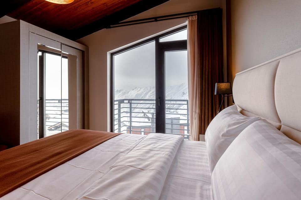 Bed, Mountain view