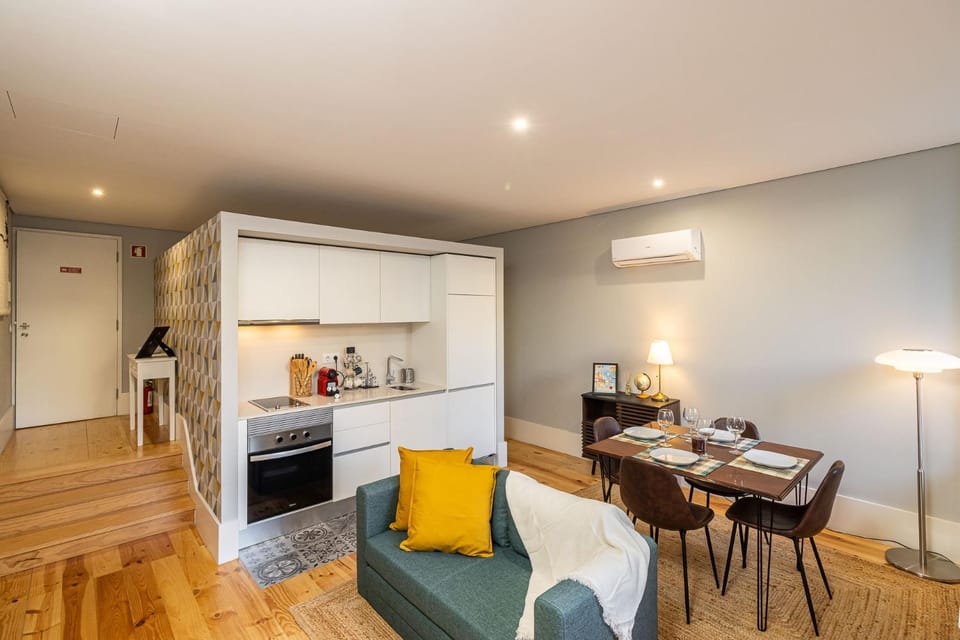 Coffee/tea facilities, Kitchen or kitchenette, Living room, Decorative detail, Seating area, Dining area, minibar, pet friendly, stove