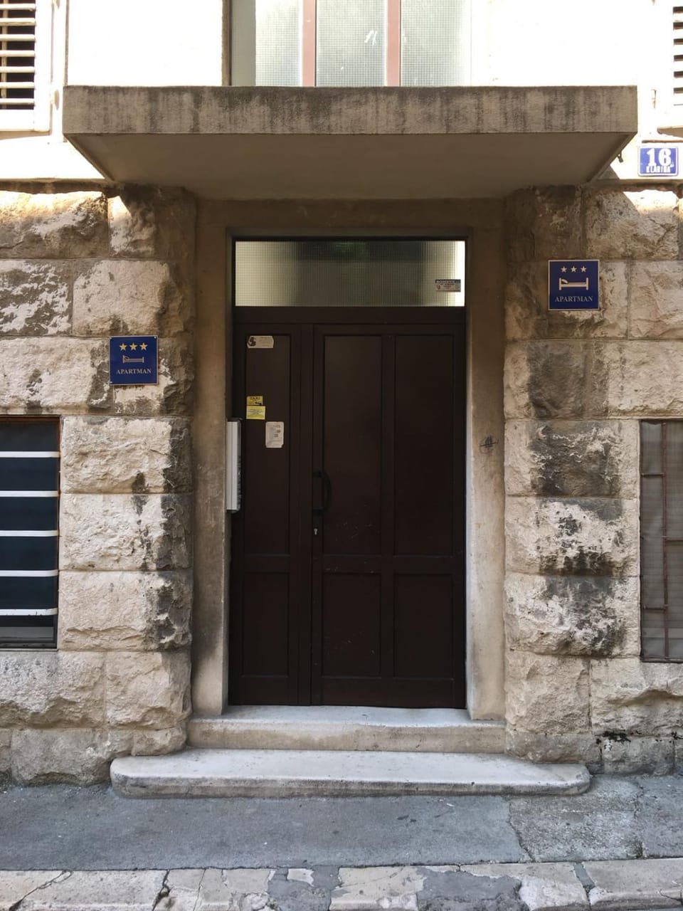 Facade/entrance