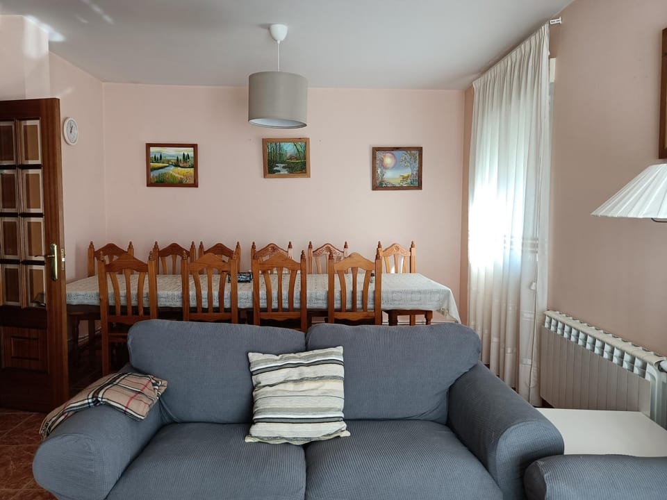 Seating area, Dining area