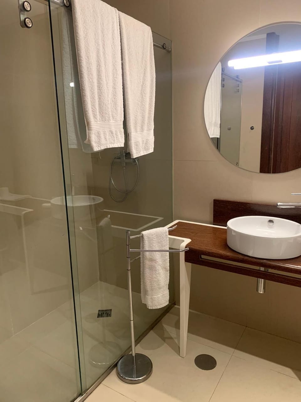 Shower, Bathroom, towels