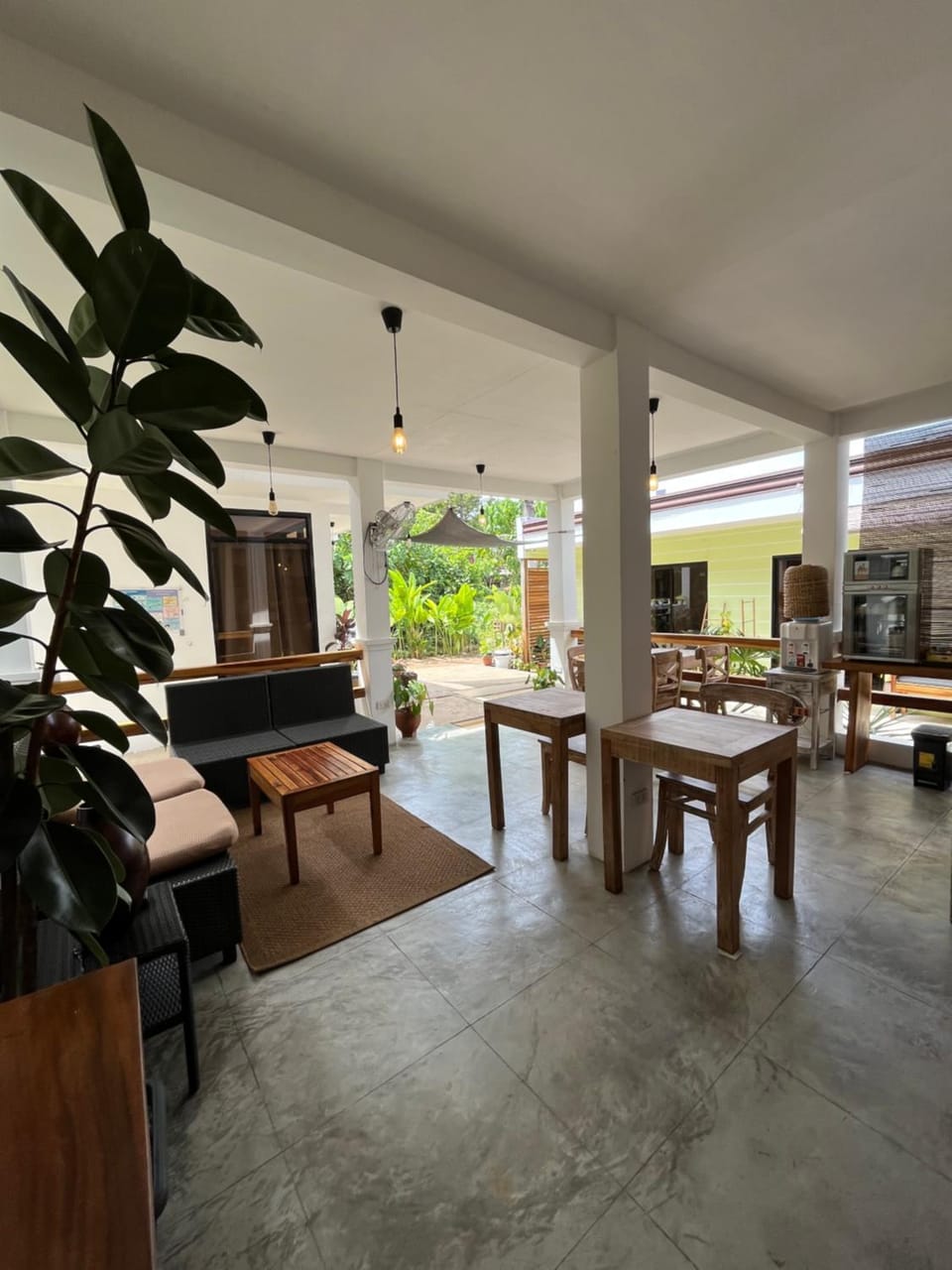 Hutch Lodging House Hotel in El Nido