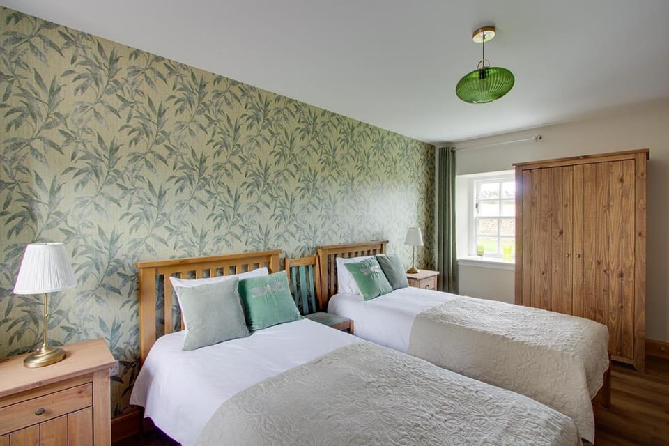 Property building, Photo of the whole room, Bedroom