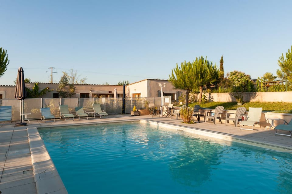 Swimming pool, sunbed