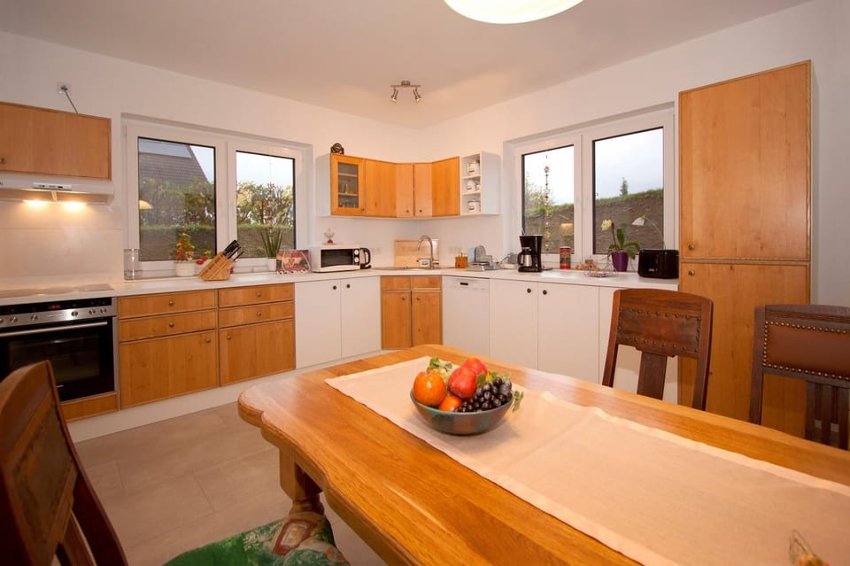 Property building, Kitchen or kitchenette, Living room