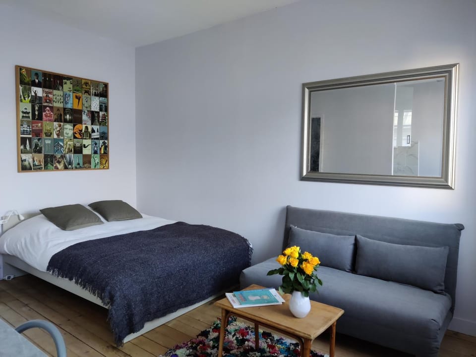 Bed, Photo of the whole room