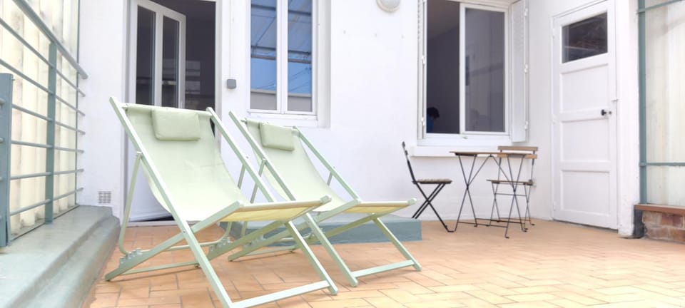 Property building, Patio, Balcony/Terrace