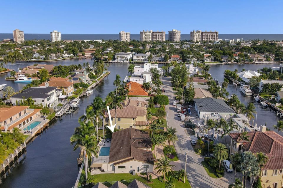 Property building, Day, Neighbourhood, Bird's eye view, Beach, Location