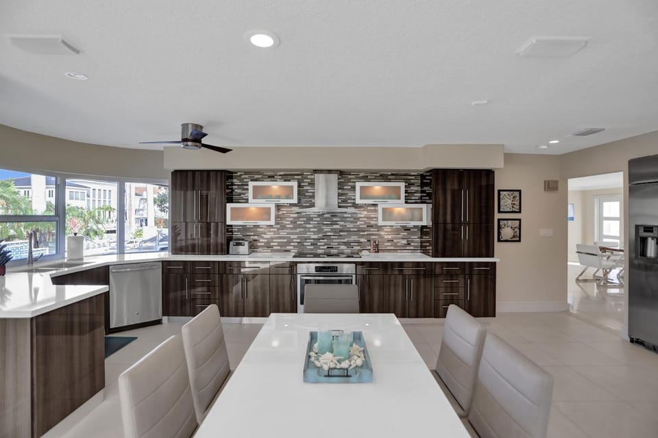 Kitchen or kitchenette, dishwasher, stove, toaster