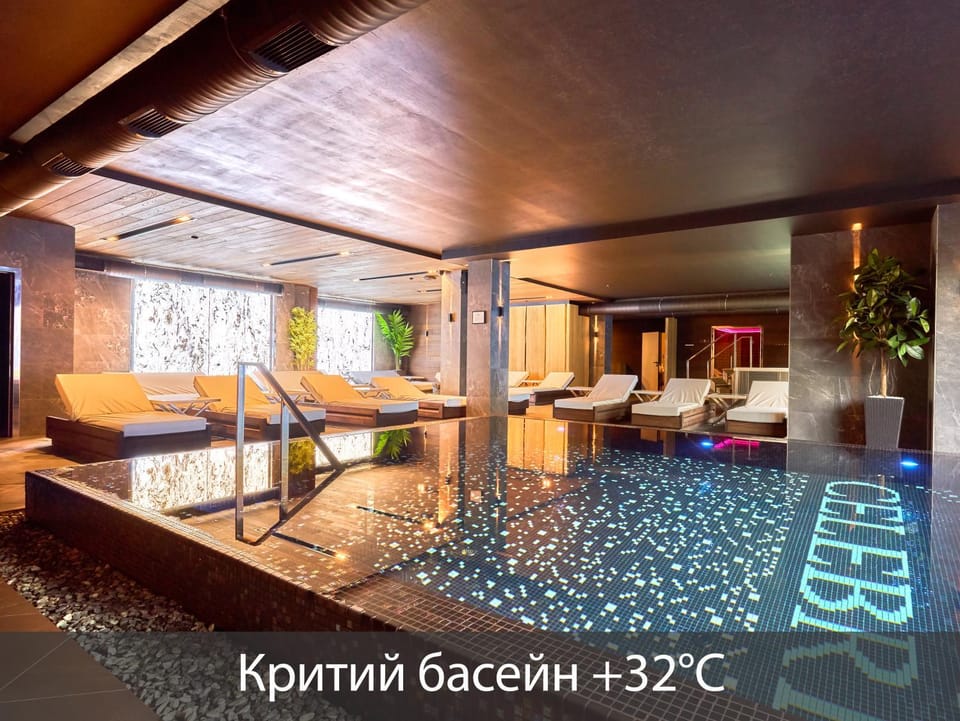 Pool view, Swimming pool