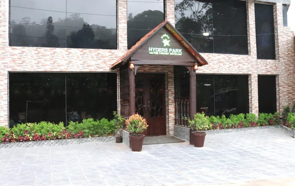 Facade/entrance