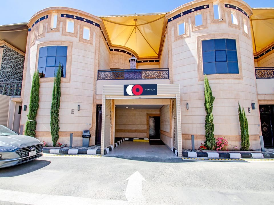 Property building, Facade/entrance