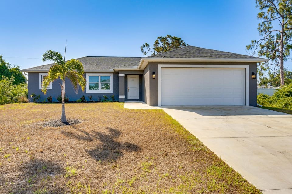 3 Mi to Port Charlotte Beach: Home w/ Lanai House in Port Charlotte