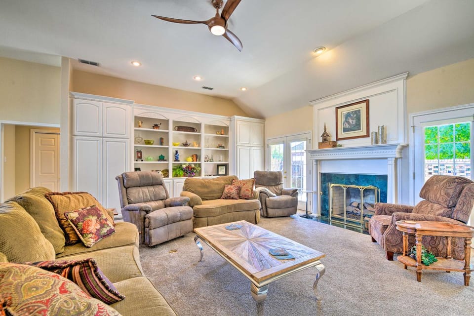 Abilene Home w/ Backyard & Grill: Walk to ACU House in Abilene