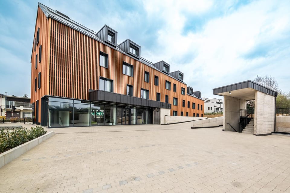 Property building, Day, Location