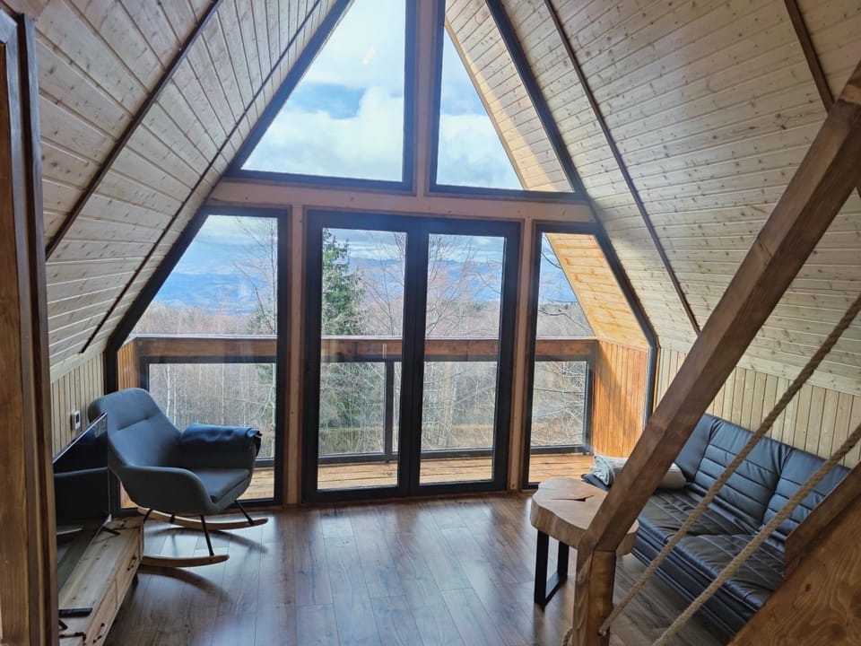 Triangle House Parang Nature lodge in Romania