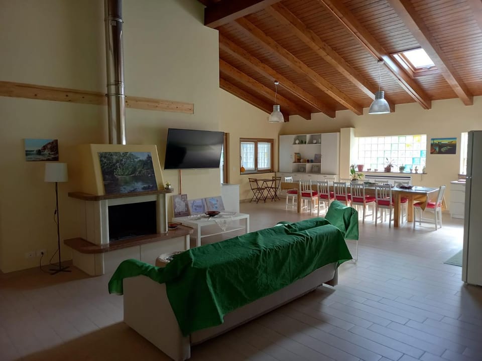 Communal lounge/ TV room
