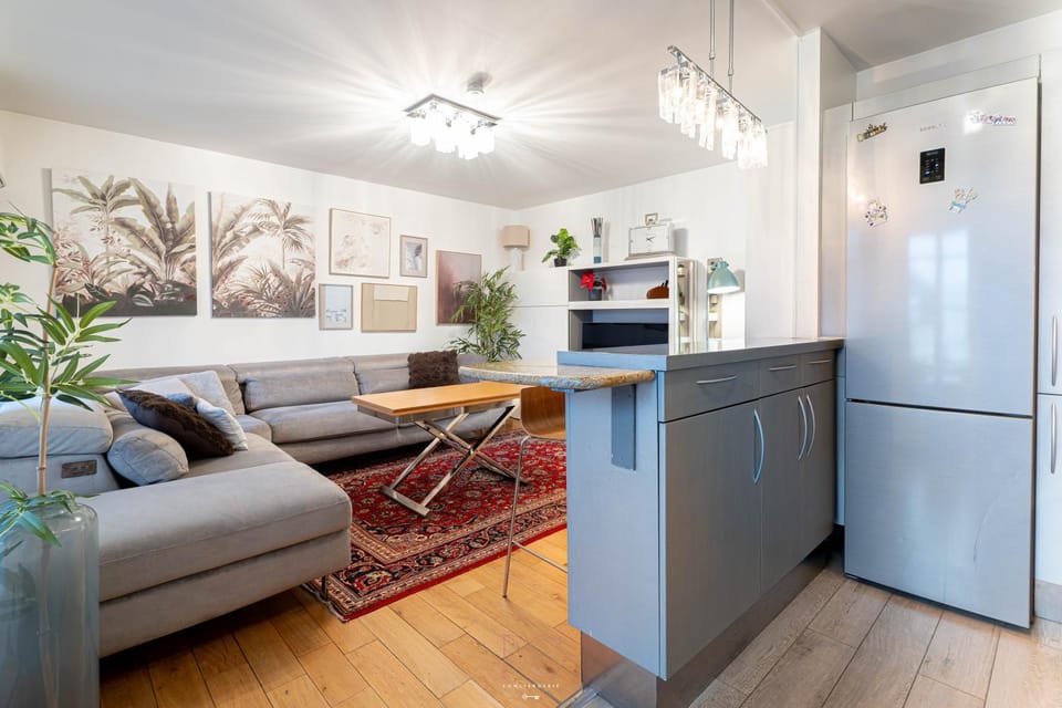 Kitchen or kitchenette, Living room