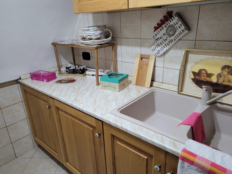 Kitchen or kitchenette, Kitchen or kitchenette, stove