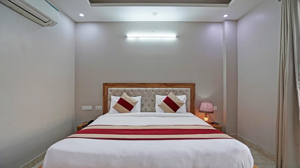 Bed, Photo of the whole room, Bedroom, air conditioner