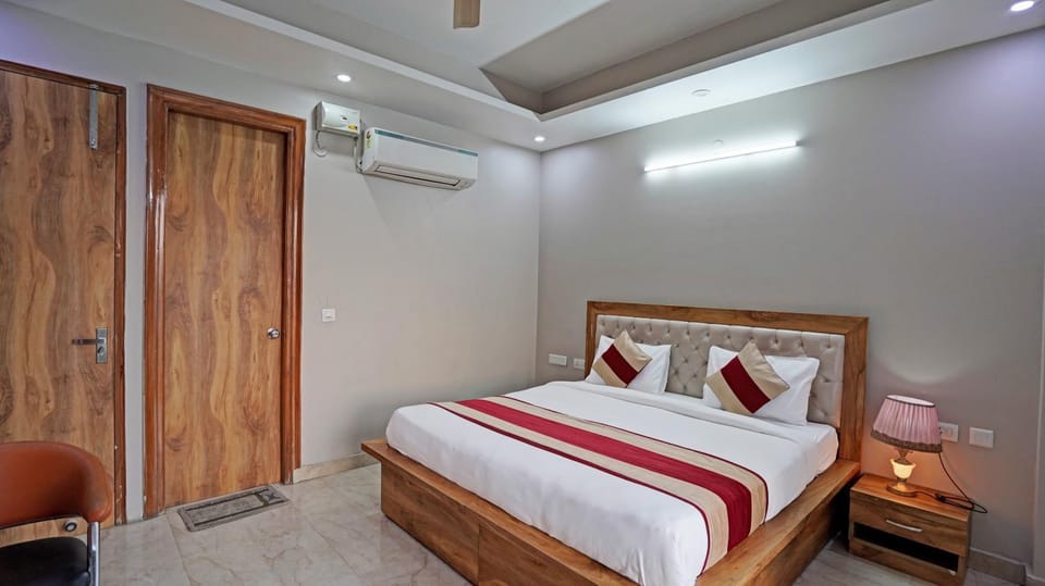 Bed, Bedroom, wardrobe, air conditioner