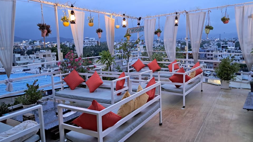Raahi Backpacker's Hostel- Lake View Hostel in Udaipur
