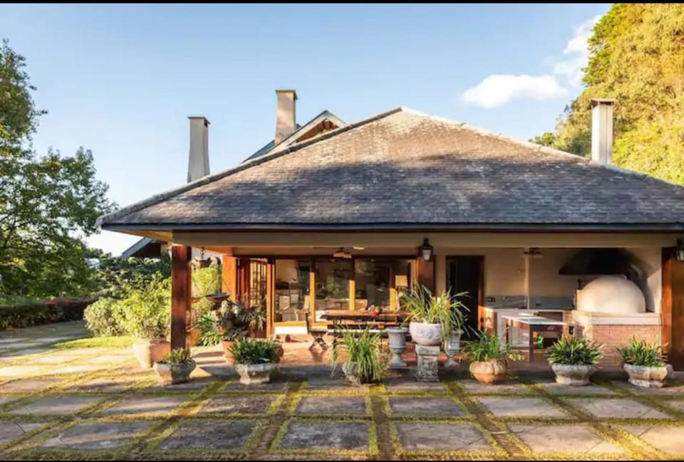 Aconchegante Mansão Estilo Suíça em Campos do Jordão House in Campos do Jordão
