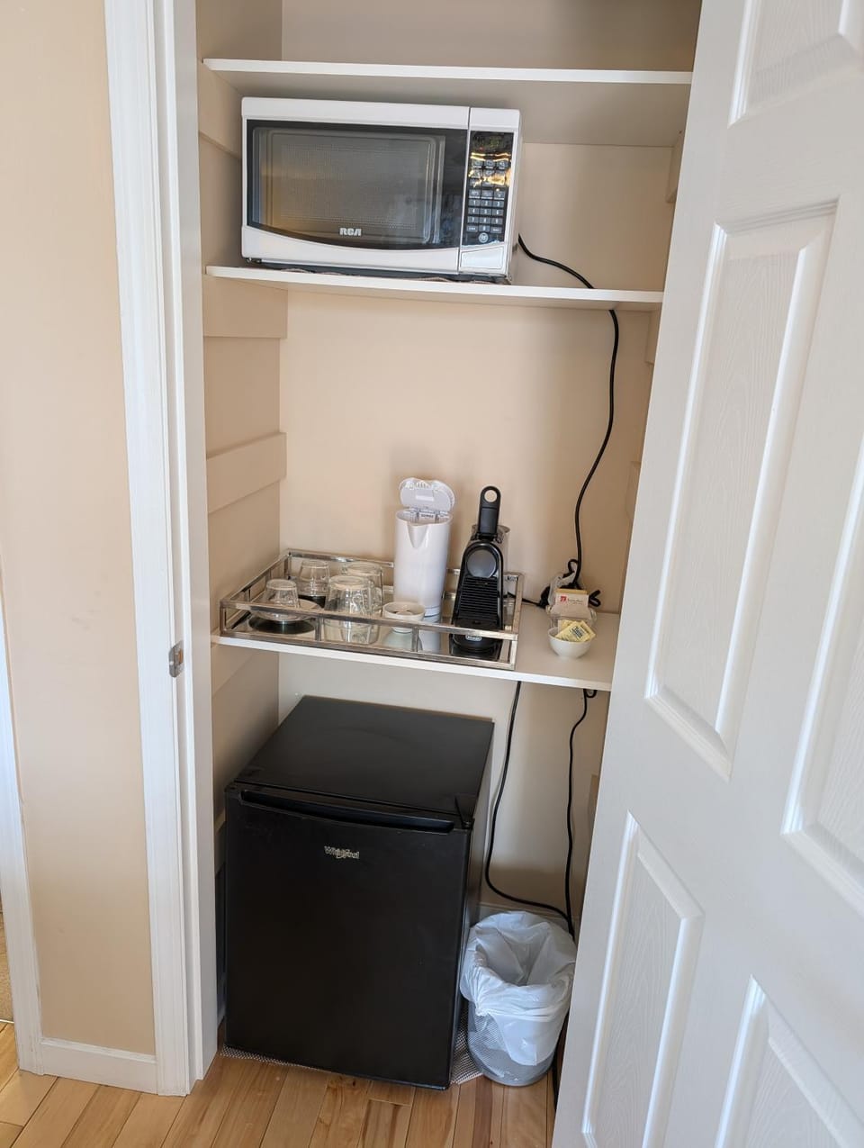 Coffee/tea facilities, microwave, minibar