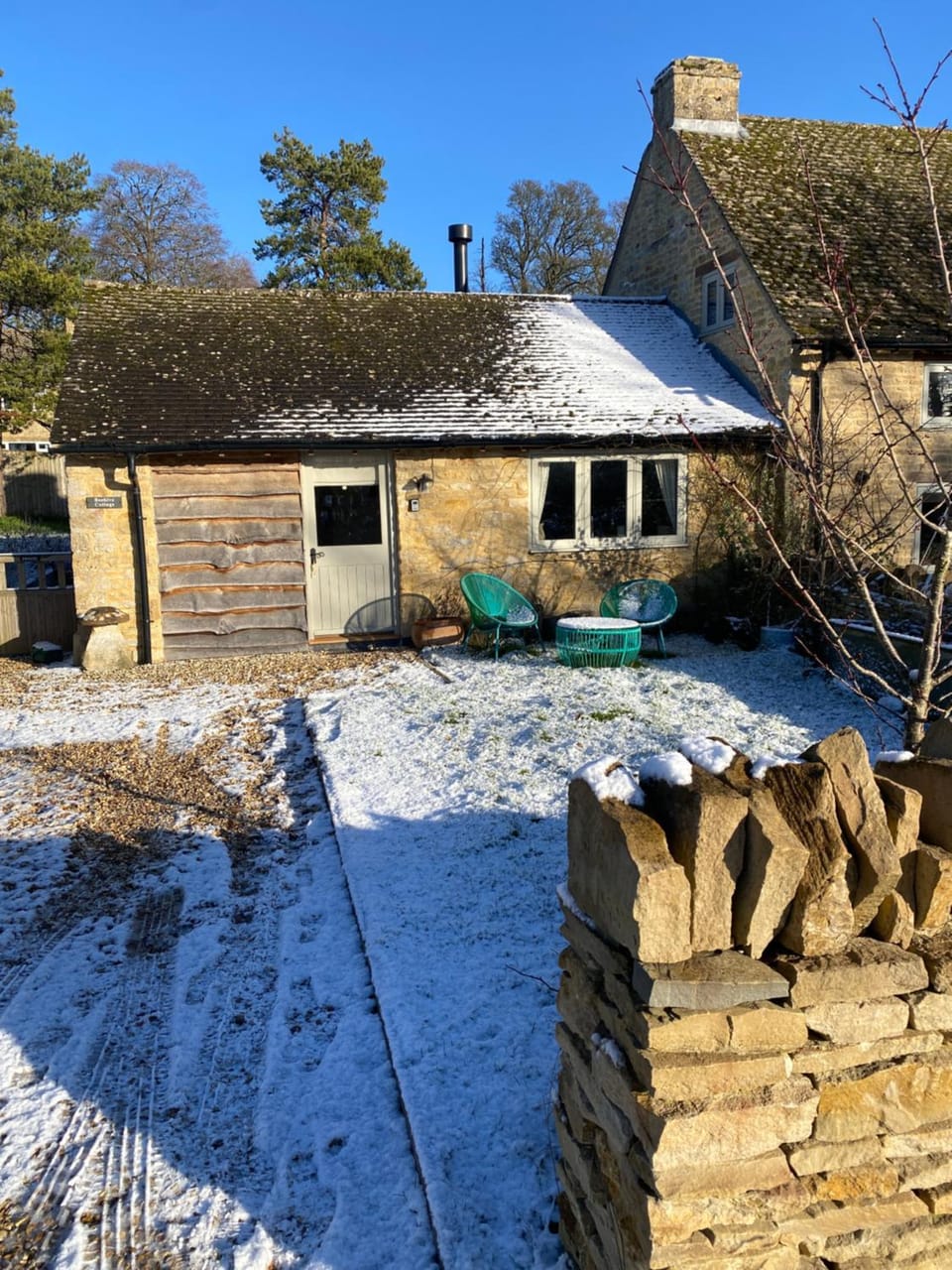 Cosy Cotswolds Self-Contained One Bedroom Cottage House in West Oxfordshire District