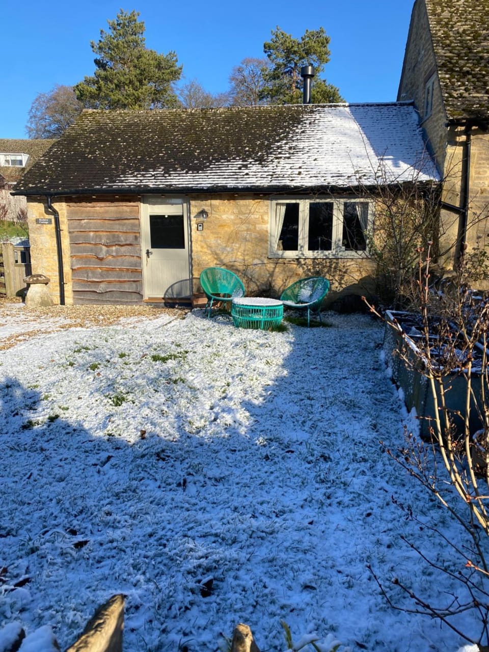 Cosy Cotswolds Self-Contained One Bedroom Cottage House in West Oxfordshire District