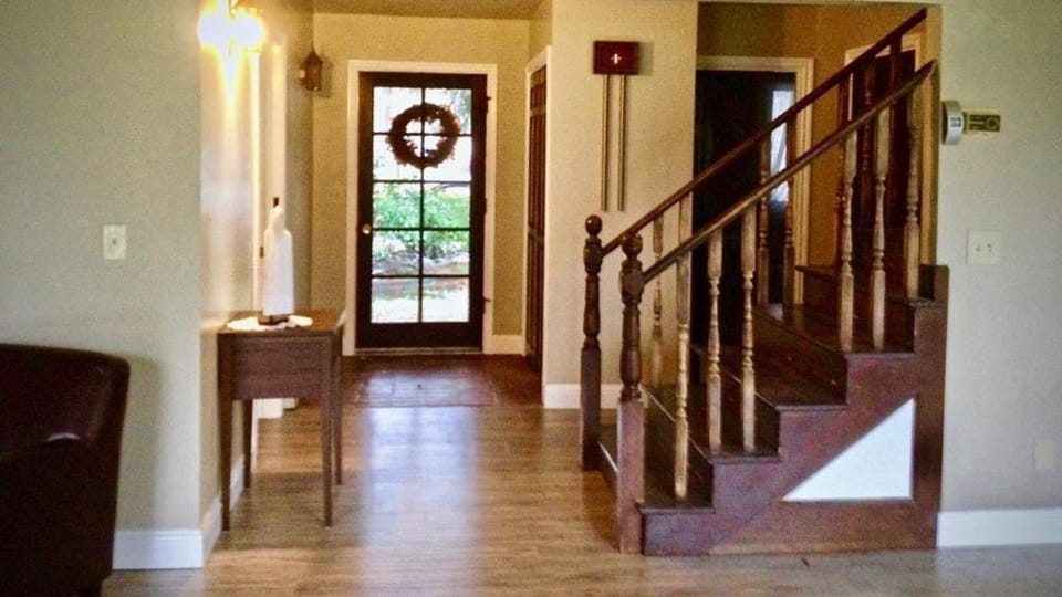 Mendenhall Private Room In Shared Home - DISCOUNT ON TOURS House in Mendenhall Valley