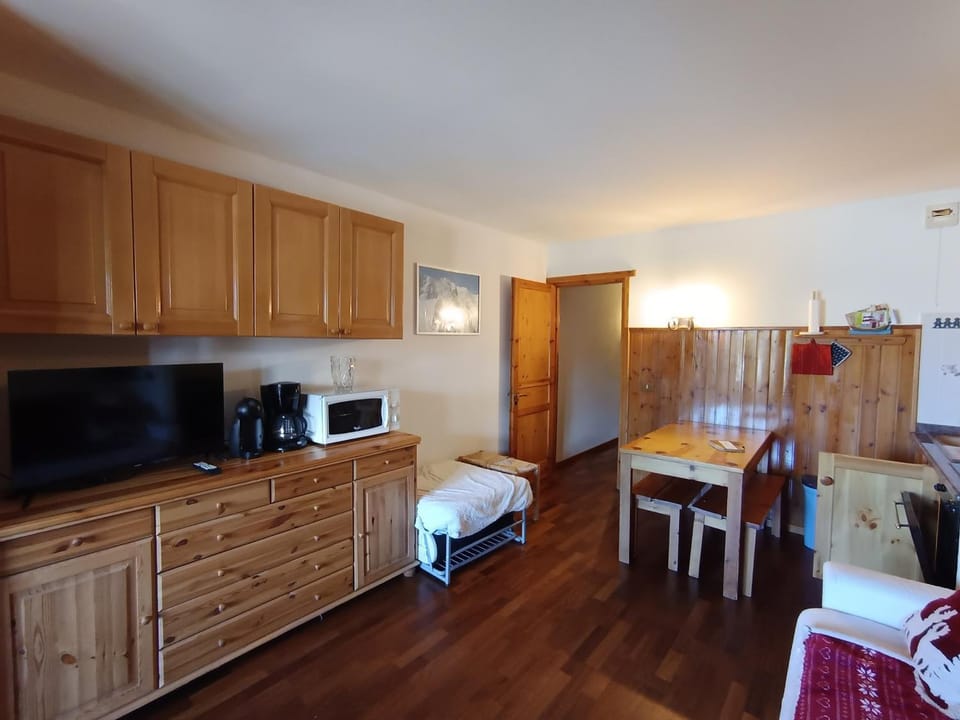 Studio 4 pers. avec terrasse, jardin et parking - FR-1-445-173 Apartment in Montgenèvre