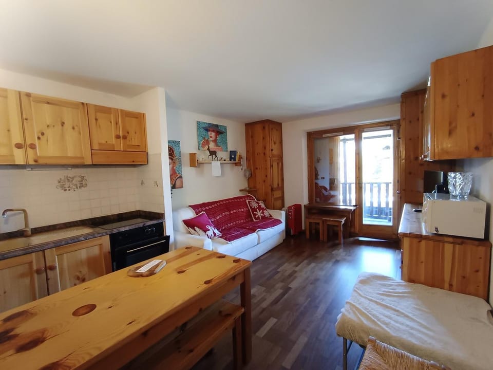 Studio 4 pers. avec terrasse, jardin et parking - FR-1-445-173 Apartment in Montgenèvre