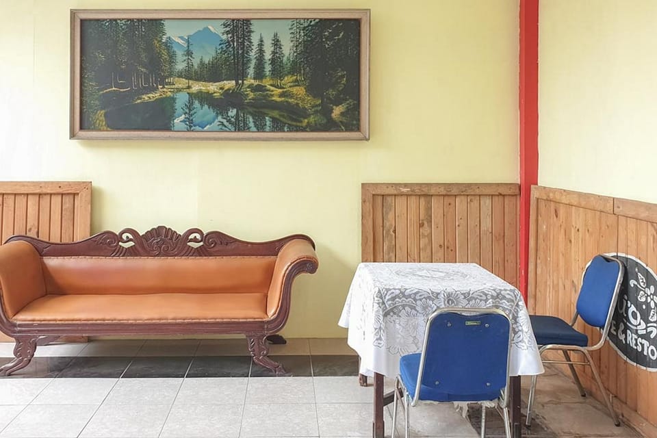 Bromo 22 Homestay Syariah near Terminal Bayuangga Probolinggo Mitra RedDoorz Hotel in East Java
