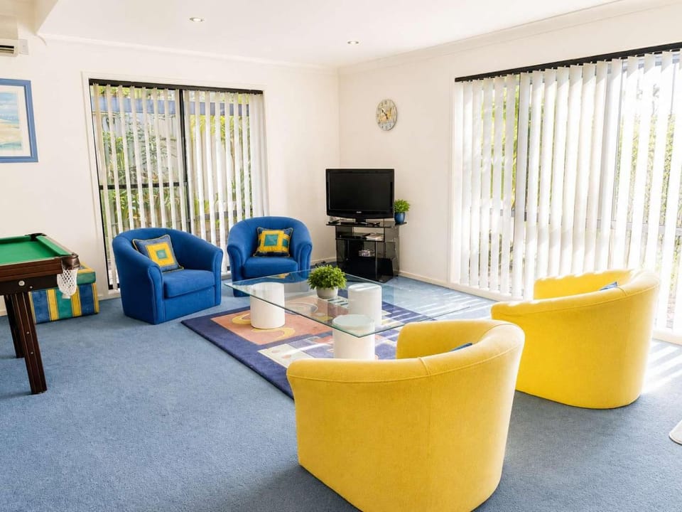 The Weekender - walk to beach & golf club House in Mollymook