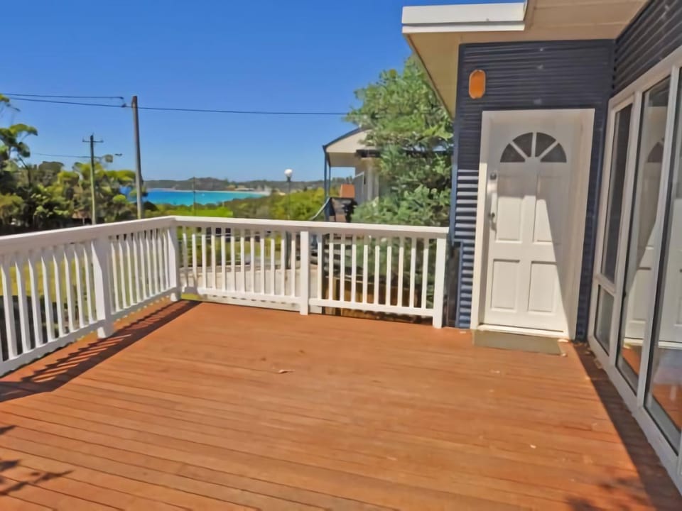 Breeze Beach Shack - 4BR retreat with ocean glimpse House in New South Wales