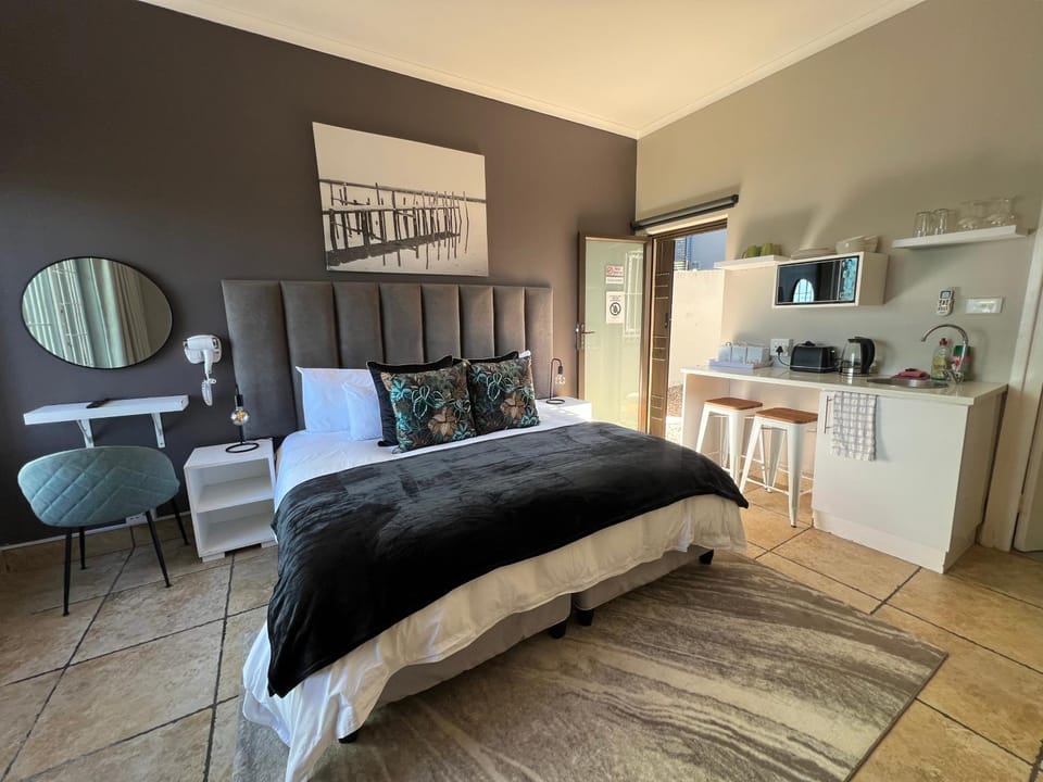 Bed, Kitchen or kitchenette, Photo of the whole room, Bedroom, pet friendly