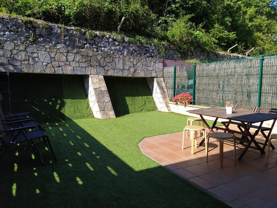 Patio, Spring, Day, Garden, Dining area, Garden view