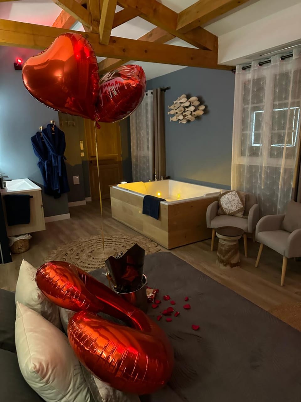 Photo of the whole room, Bedroom