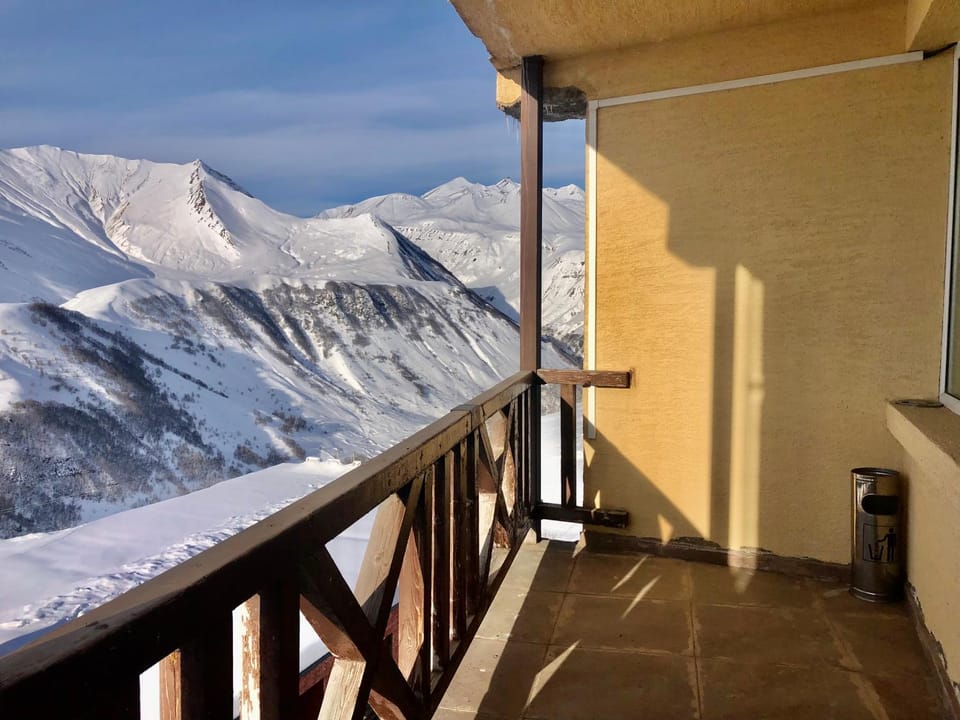 Balcony/Terrace, Mountain view